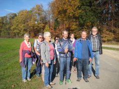 gruppenbild-mit-herbstfaerbung